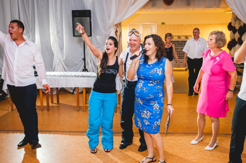eskuvoi-jatekok-antal-katalin-ceremoniamester-brill-eskuvo