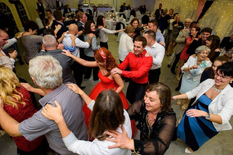 fergeteges_lakodalom_ceremoniamester_Antal_Katalin