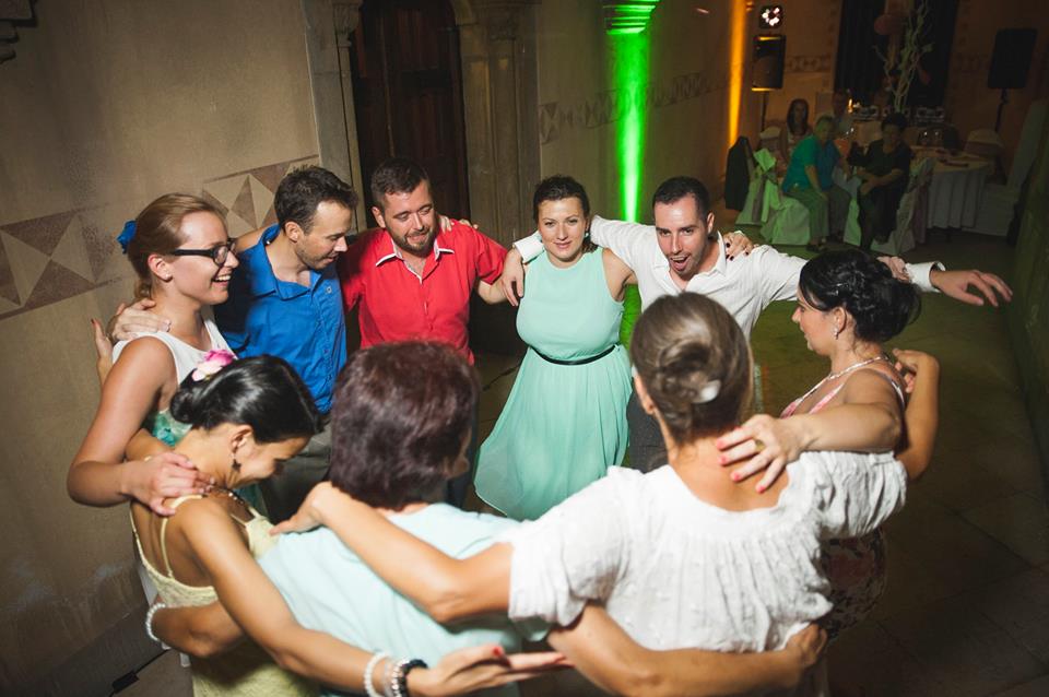 ceremoniamester-fergeteges-lakodalom-vajdahunyad-var-brill-eskuvo